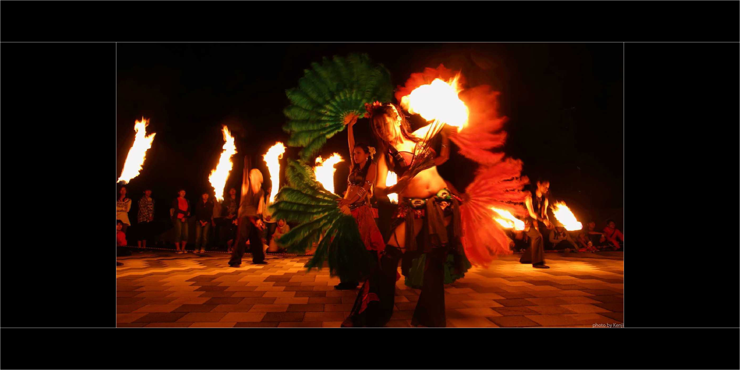 火付盗賊のファイアーパフォーマンスと火蛇サラマンドラのベリーダンス