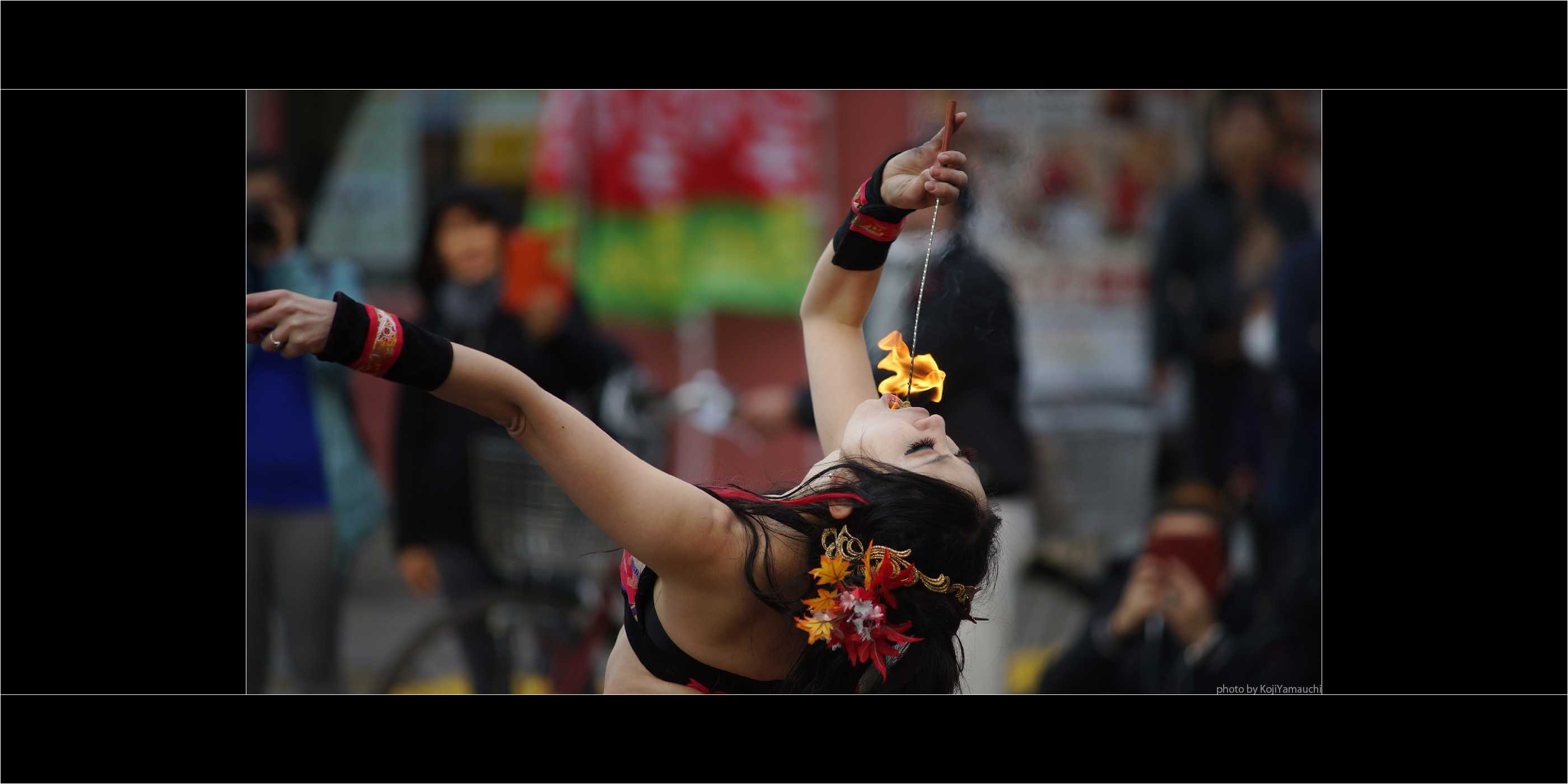 火付盗賊イヨイヨの火食いパフォーマンス