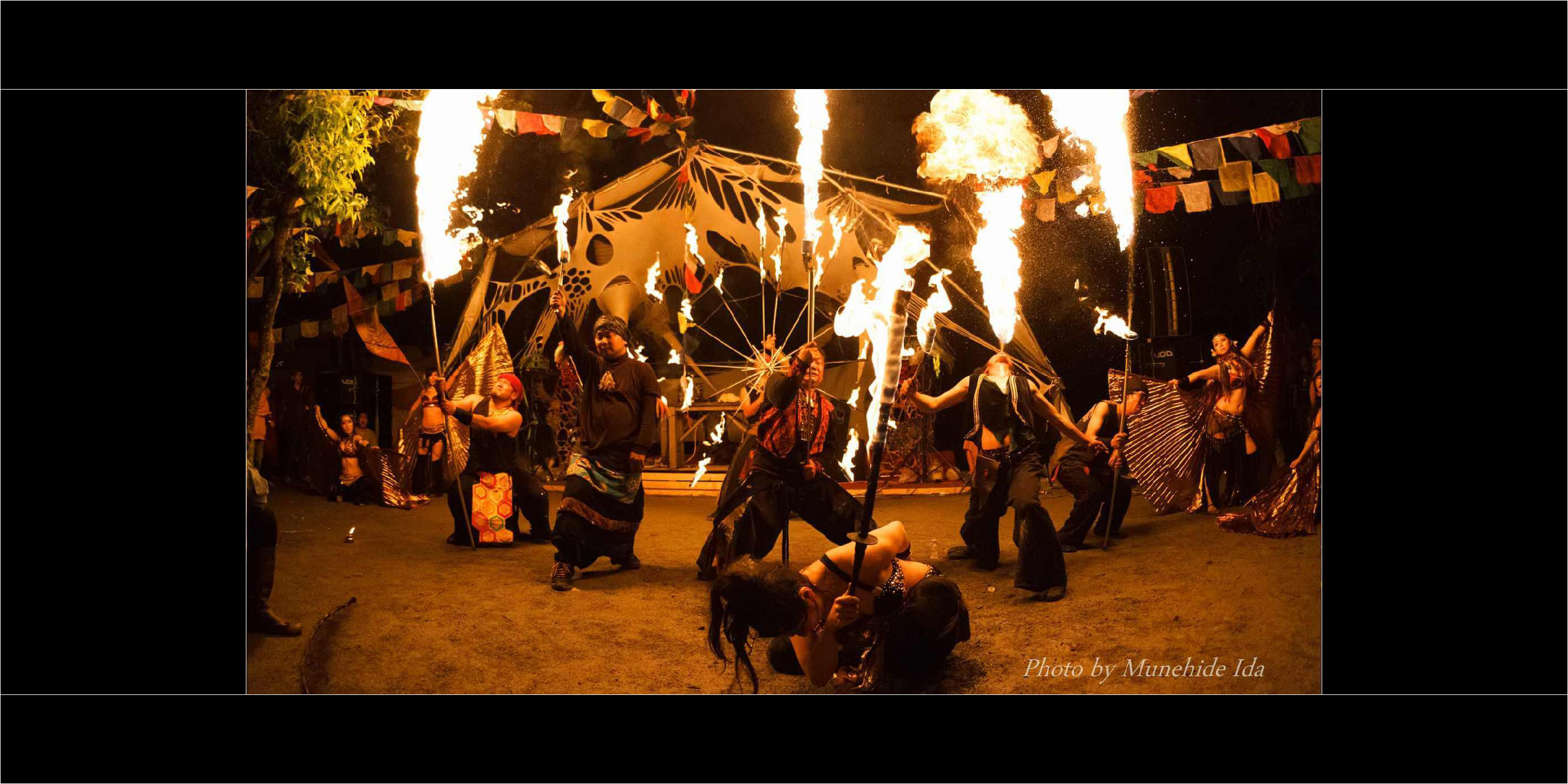 火付盗賊チームのファイアーショー