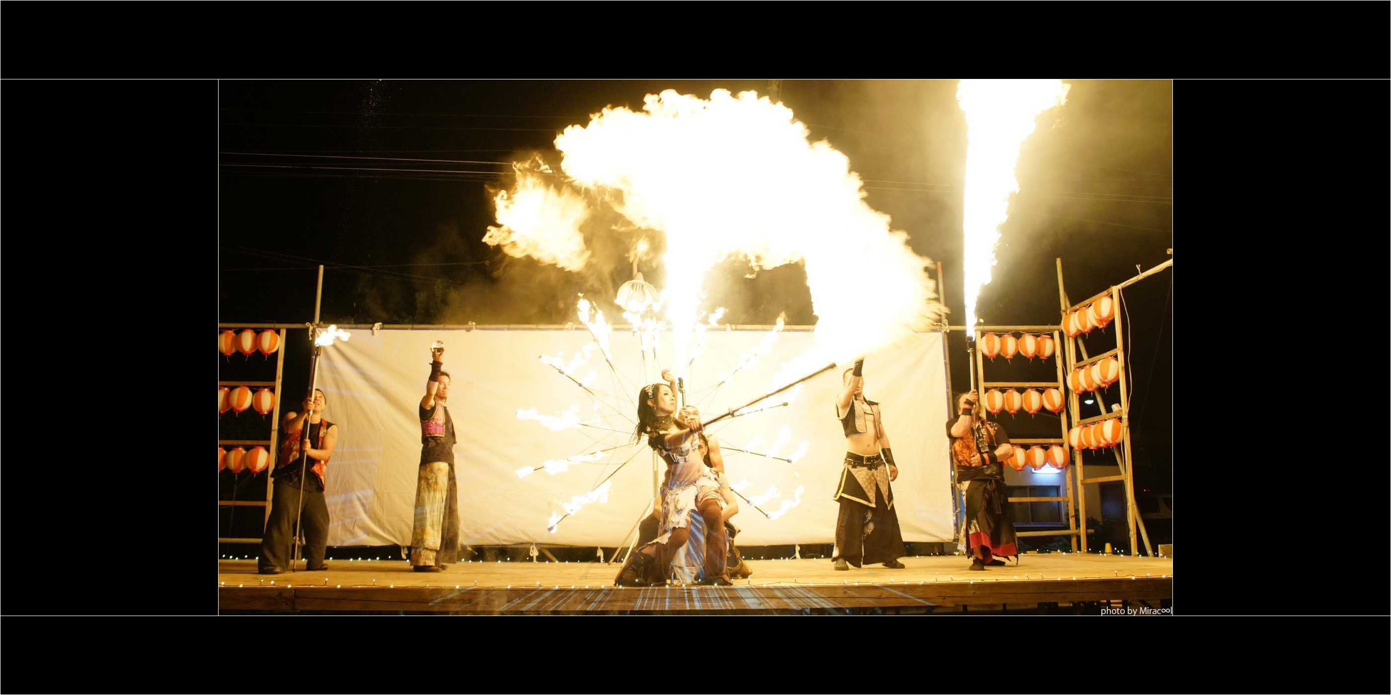 火付盗賊の爆発ファイアーショー