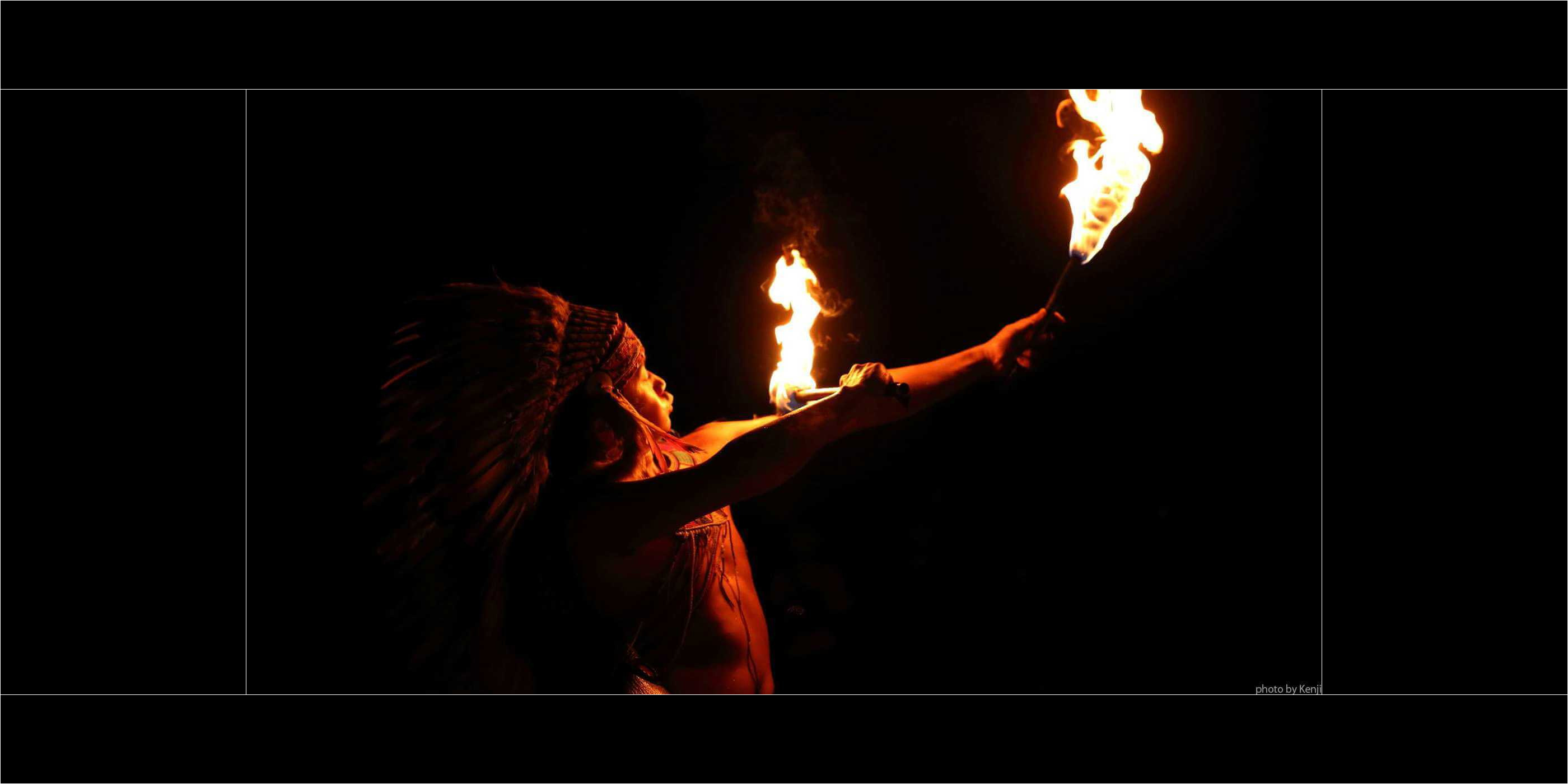 肌に火を押し付けて耐えるファイアーパフォーマー