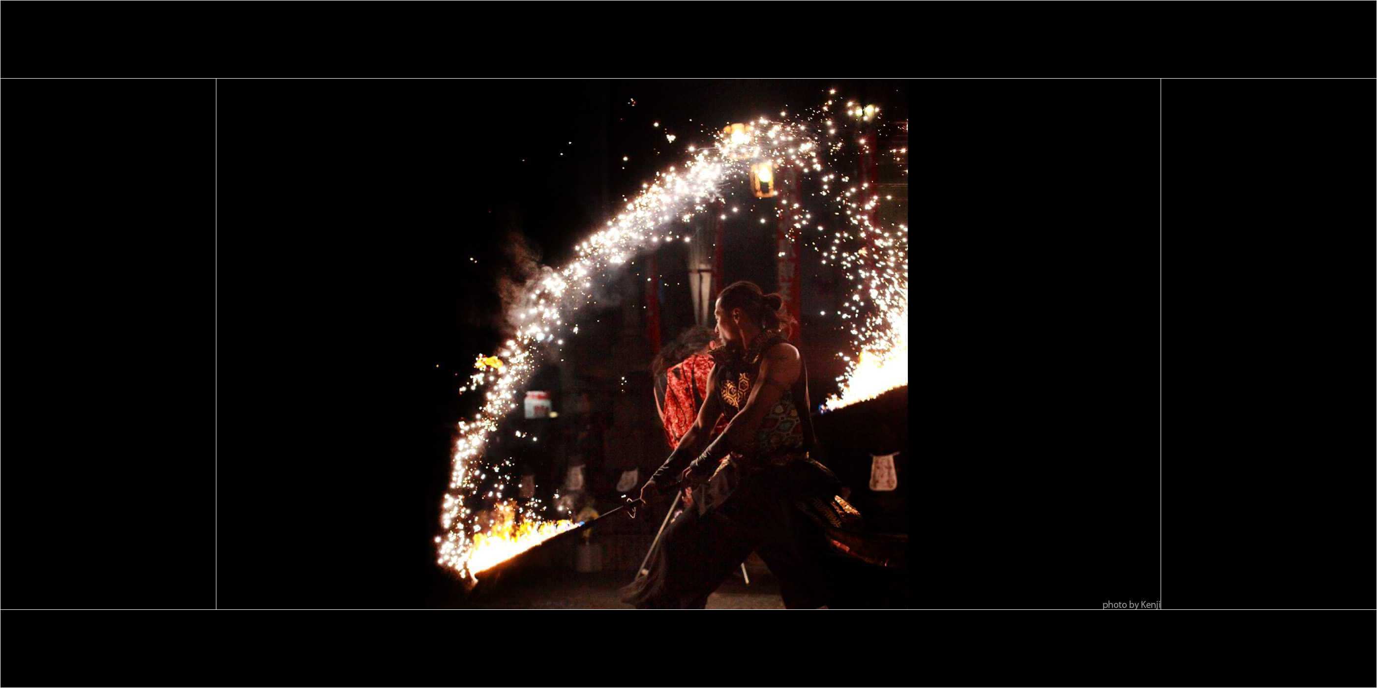 火付盗賊の火花散る炎剣パフォーマンス