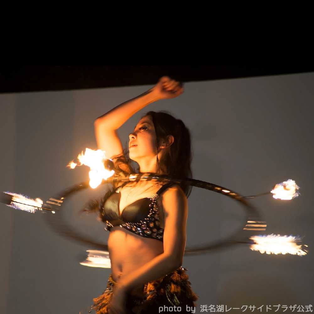 ホテルイベントでファイアージャグリングショー