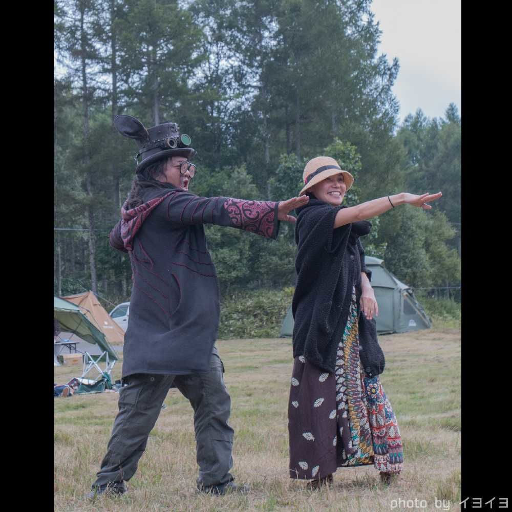 アウトドアフェス会場のパーティピーポー