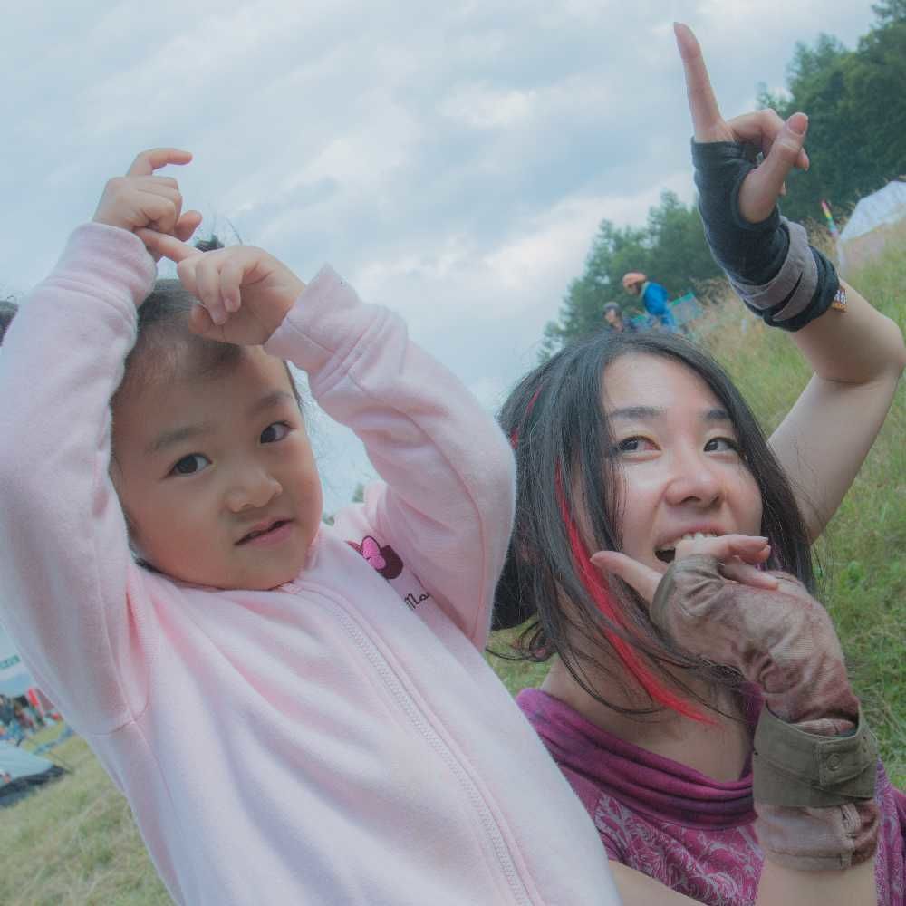 アウトドアフェス会場のパーティピーポー