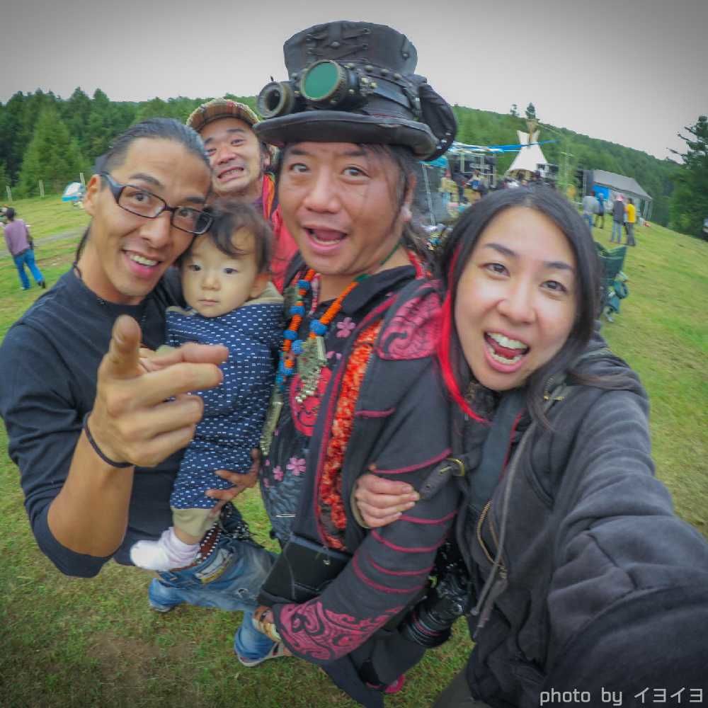 アウトドアフェス会場のパーティピーポー