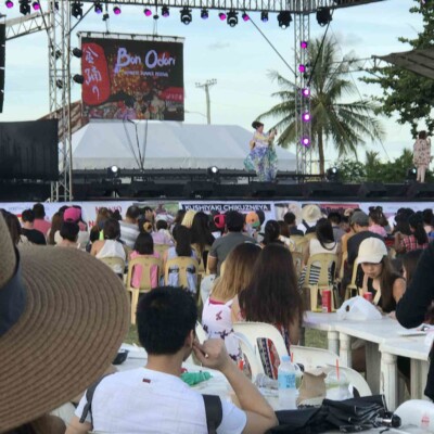 セブ島の盆まつりで演歌