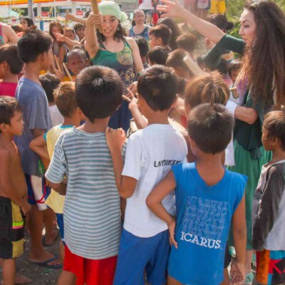 セブ島のスラム街でGocooの太鼓ワークショップ