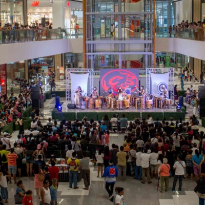 セブ島のショッピングモールでGocooと火付盗賊のライブ