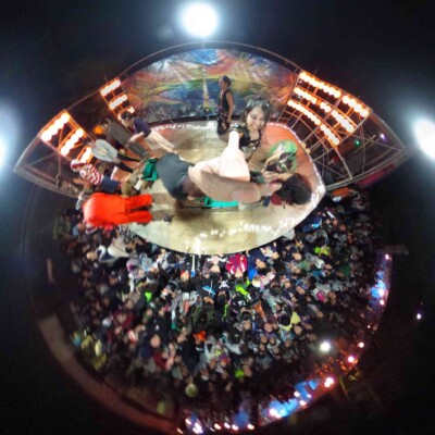 八丈島の八丈祭でお菓子まき