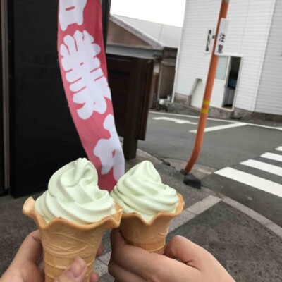 八丈島グルメの明日葉ソフト