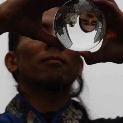 おこたんぺのコンタクトジャグリング 亀戸駅前でファイアー大道芸