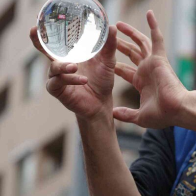 おこたんぺのコンタクトジャグリング 亀戸駅前でファイアー大道芸