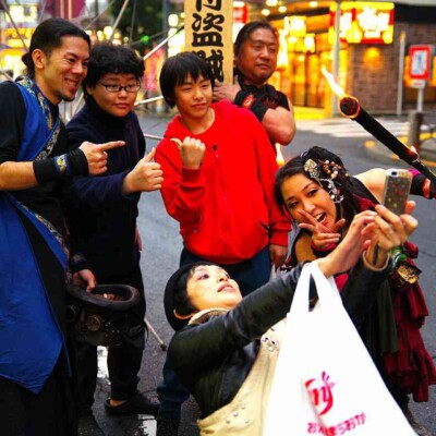 亀戸駅前でファイアー大道芸