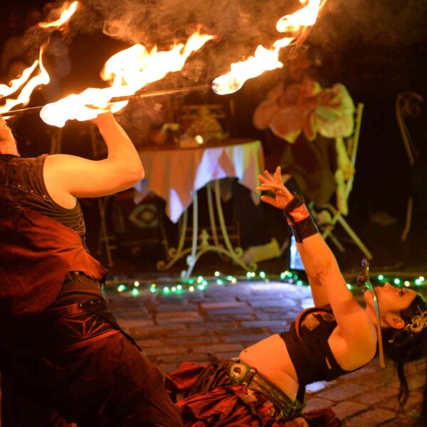 ローズガーデンでファイアーショー