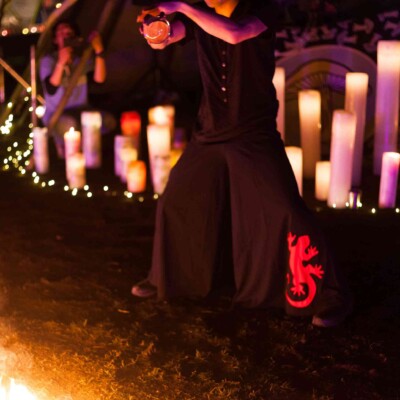 タカくんはコンタクトジャグリングもできます 音楽系アウトドアフェス西遊記での火付盗賊ファイアーショーコンタクトジャグリング