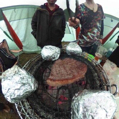 お肉を焼いてくれる天竺オーガナイザー