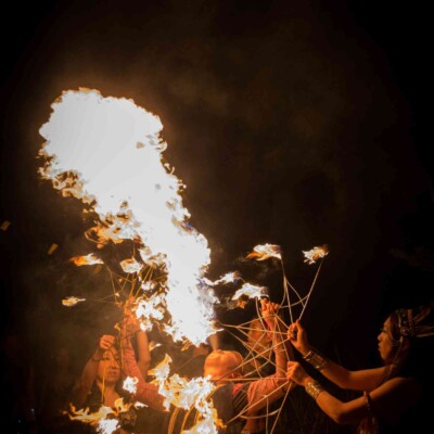 火吹き アウトドアフェスで火付盗賊のファイアーパフォーマンス