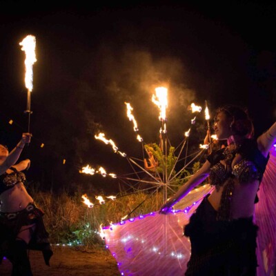 アウトドアフェスで火付盗賊のファイアーパフォーマンス