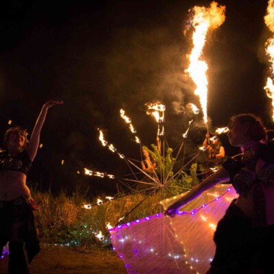 アウトドアフェスで火付盗賊のファイアーパフォーマンス