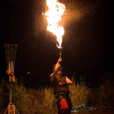 アウトドアフェスで火付盗賊のファイアーパフォーマンス
