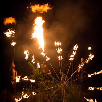 アウトドアフェスで火付盗賊のファイアーパフォーマンス