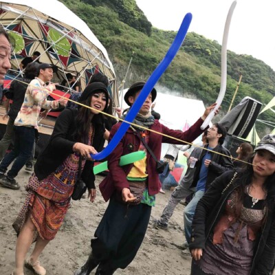 アウトドアフェスで火付盗賊のファイアーパフォーマンス