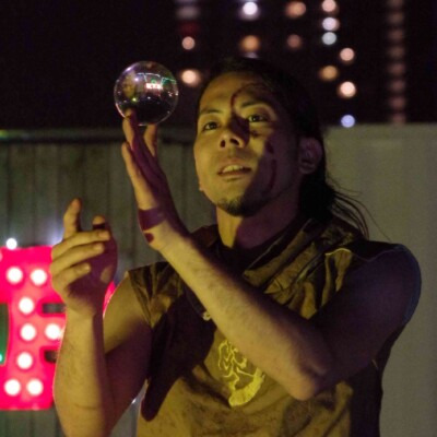 おこたんぺのコンタクトジャグリング ワイルドマジックハロウィンパーティファイアーショー