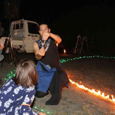 おこたんぺのコンタクトジャグリング オバケンゾンビキャンプファイアーショー