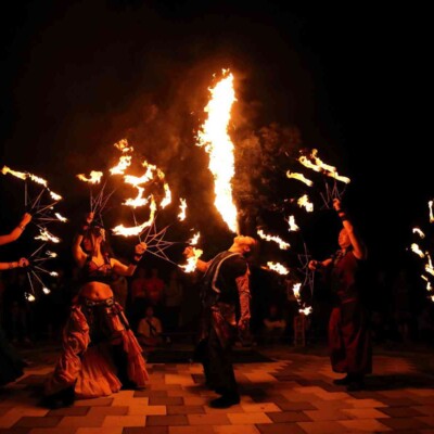 ファイアーファンズと火吹き 大学祭の火付盗賊ファイアーショー、火吹きと炎扇