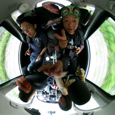 火付盗賊の車内