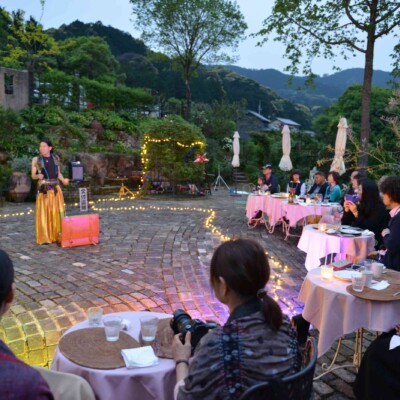 ローズガーデンでおこたんぺのジャグリングショー