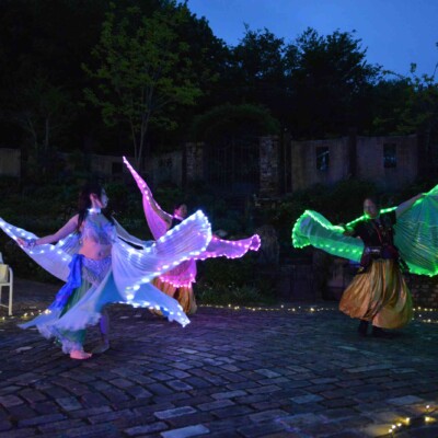 ローズガーデンでLEDイシスダンス