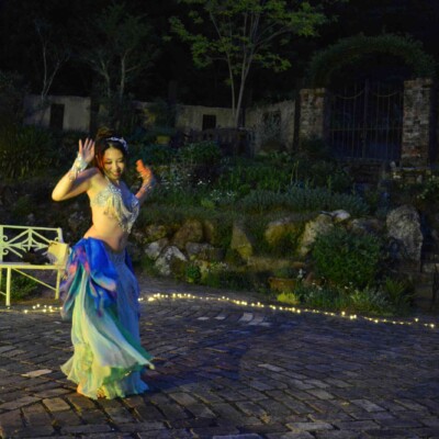 ローズガーデンでベリーダンス