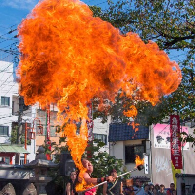 NORIの巨大ファイアースタッフバーンアウト 大須大道町人祭の火付盗賊ファイアーショー