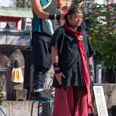 聖火人間に着火です。 大須大道町人祭の火付盗賊ファイアーショー