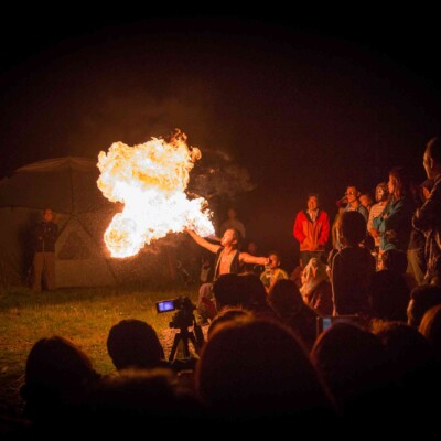 火吹き アウトドアフェス天竺で火付盗賊ファイアーパフォーマンス