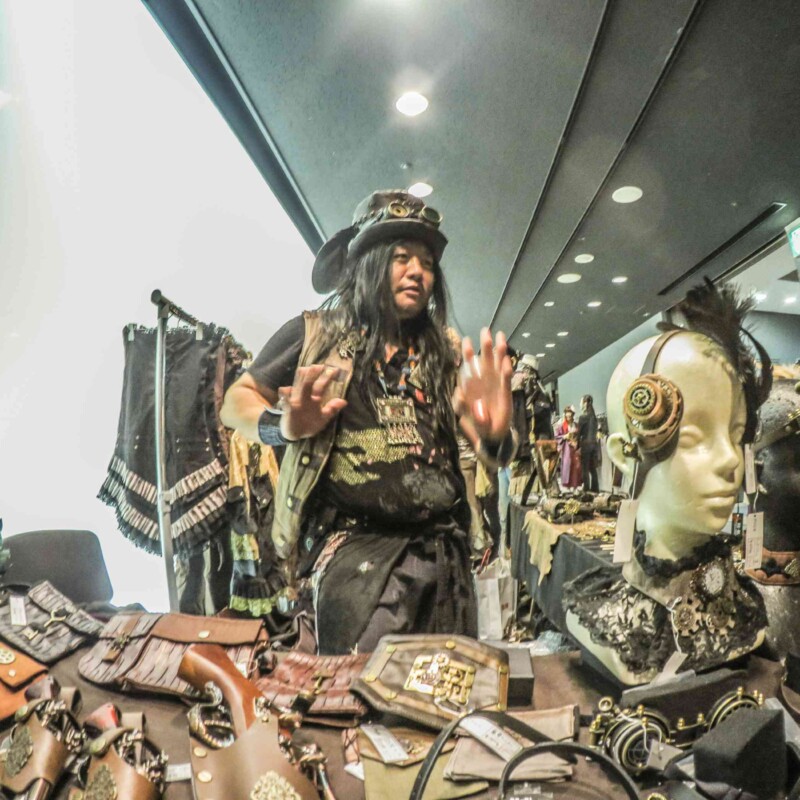 スチームパンク販売会で水來芽トライバル＆ベリーダンス専門店出店