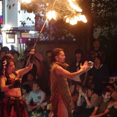 おこたんぺのコンタクトジャグリング 大須大道町人祭の火付盗賊ファイアーショー