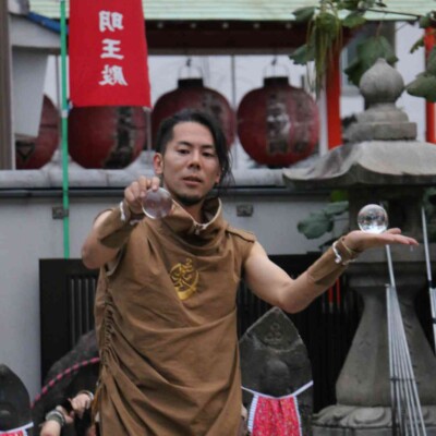 大須大道町人祭の火付盗賊おこたんぺのコンタクトジャグリング