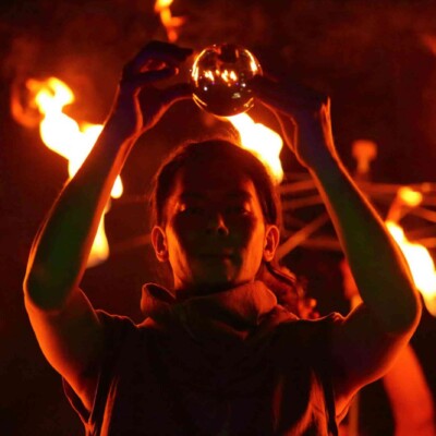 おこたんぺのファイアーコンタクトジャグリング 大須大道町人祭の火付盗賊ファイアーショー