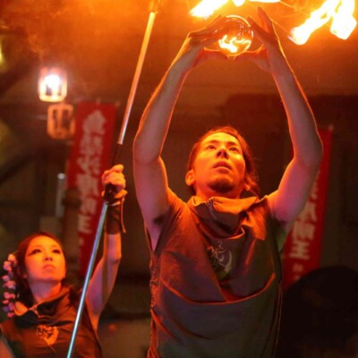 おこたんぺファイアーコンタクトジャグリング 大須大道町人祭の火付盗賊ファイアーショー