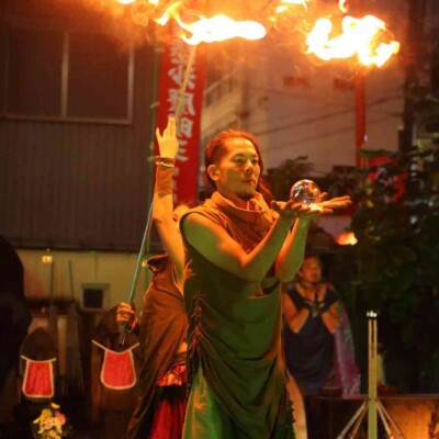 おこたんぺのファイアーコンタクトジャグリング 大須大道町人祭の火付盗賊ファイアーショー
