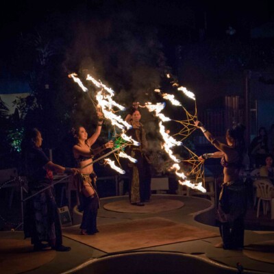 サンシャイン水族館屋上ビアガーデンで火付盗賊ファイアーショー
