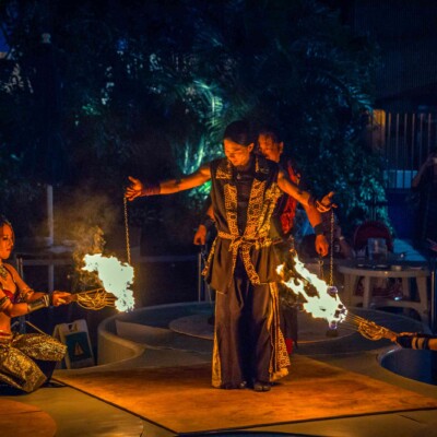 サンシャイン水族館屋上ビアガーデンで火付盗賊ファイアーショー