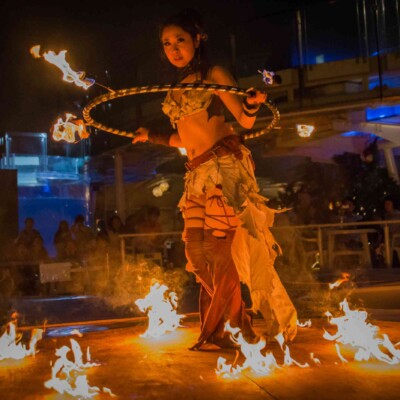 サンシャイン水族館屋上ビアガーデンで火付盗賊ファイアーショー