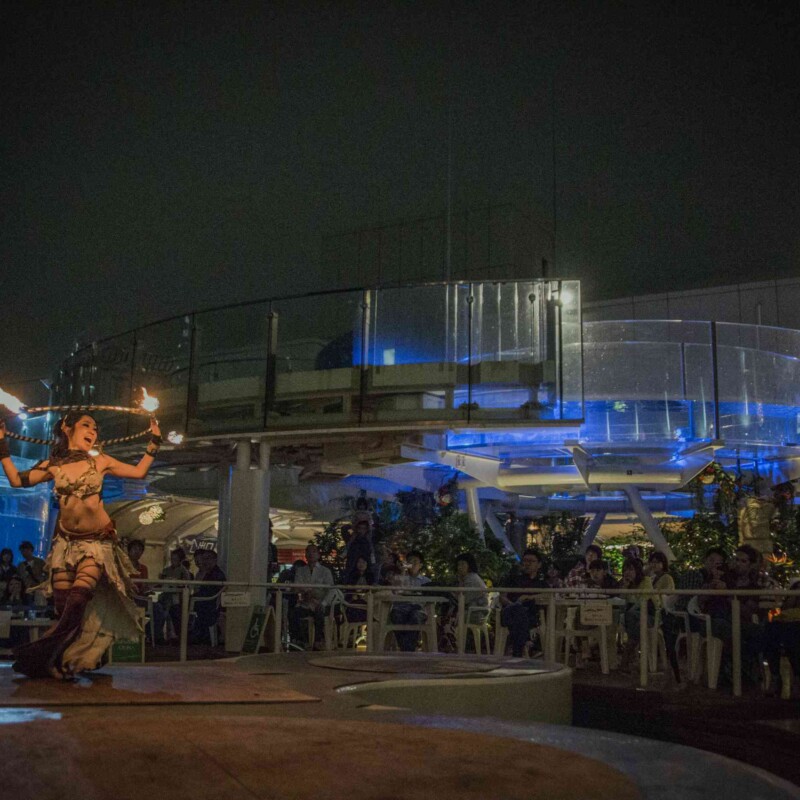サンシャイン水族館屋上ビアガーデンで火付盗賊ファイアーショー