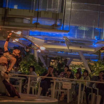 サンシャイン水族館屋上ビアガーデンで火付盗賊ファイアーショー
