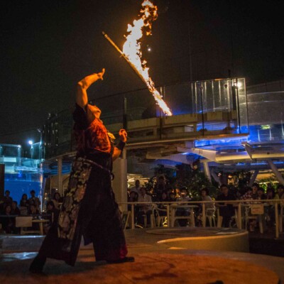 サンシャイン水族館屋上ビアガーデンで火付盗賊ファイアーショー