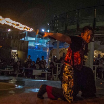 サンシャイン水族館屋上ビアガーデンで火付盗賊ファイアーショー